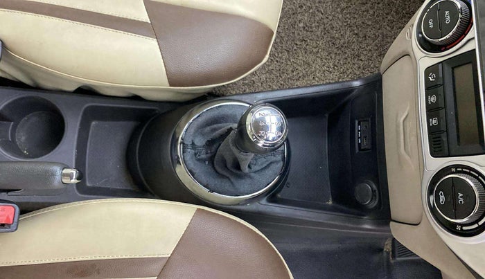 2013 Hyundai i20 SPORTZ 1.2, Petrol, Manual, 55,731 km, Gear Lever