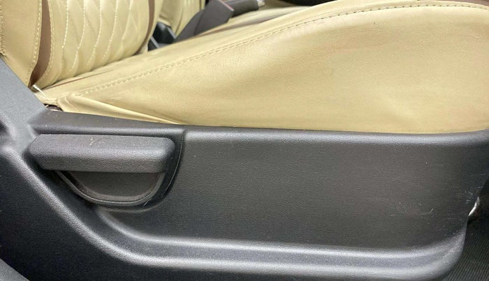 2013 Hyundai i20 SPORTZ 1.2, Petrol, Manual, 55,731 km, Driver Side Adjustment Panel