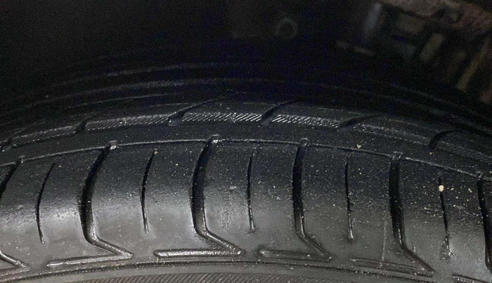2013 Volkswagen Polo HIGHLINE1.2L, Petrol, Manual, 53,987 km, Right Front Tyre Tread