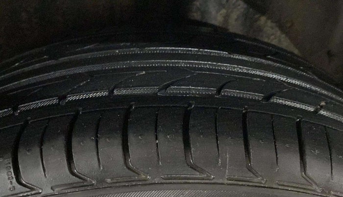 2013 Volkswagen Polo HIGHLINE1.2L, Petrol, Manual, 53,987 km, Right Rear Tyre Tread