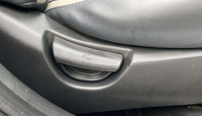 2019 Hyundai Grand i10 MAGNA 1.2 KAPPA VTVT, Petrol, Manual, 60,300 km, Driver Side Adjustment Panel