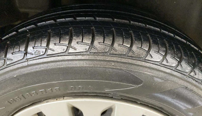 2015 Maruti Ciaz VXI, Petrol, Manual, 30,559 km, Left Front Tyre Tread