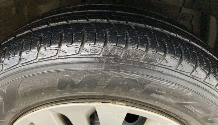 2015 Maruti Ciaz VXI, Petrol, Manual, 30,559 km, Right Front Tyre Tread