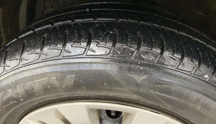 2015 Maruti Ciaz VXI, Petrol, Manual, 30,559 km, Left Rear Tyre Tread
