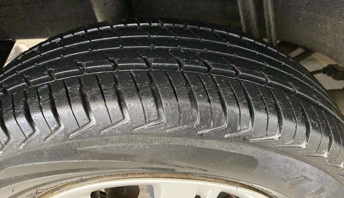 2017 Datsun Redi Go T (O), Petrol, Manual, 21,919 km, Left Front Tyre Tread