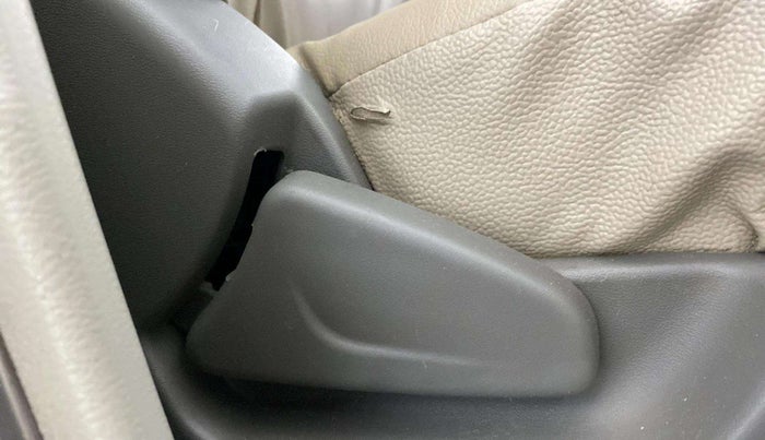 2017 Datsun Redi Go T (O), Petrol, Manual, 21,919 km, Driver Side Adjustment Panel