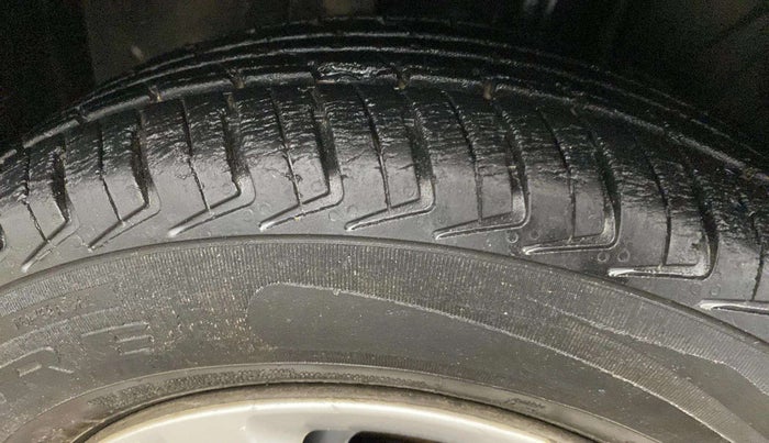 2017 Datsun Redi Go T (O), Petrol, Manual, 21,919 km, Left Rear Tyre Tread