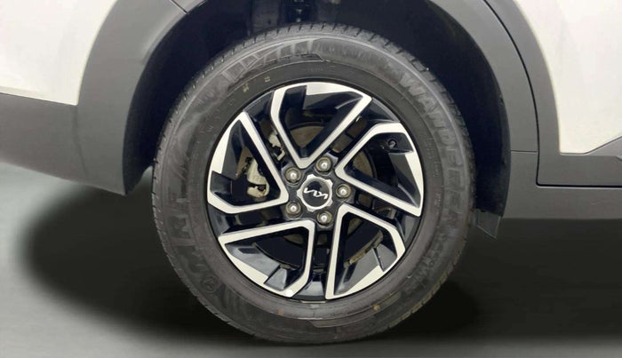 2024 KIA CARENS Prestige Plus (O) 1.5 Turbo DCT 7 STR, Petrol, Automatic, 2,445 km, Right Rear Wheel
