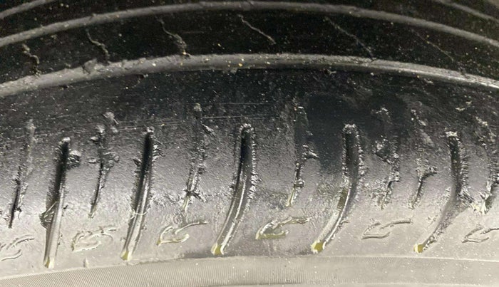 2023 Mahindra MARAZZO M2 8 STR, Diesel, Manual, 53,105 km, Right Front Tyre Tread