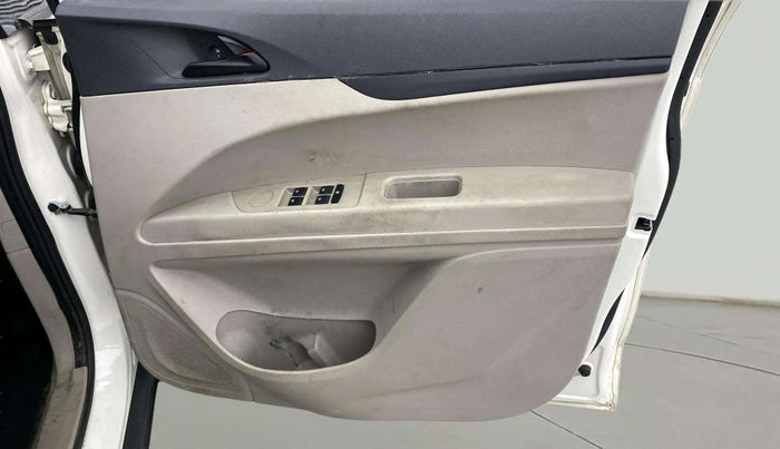 2023 Mahindra MARAZZO M2 8 STR, Diesel, Manual, 53,105 km, Driver Side Door Panels Control
