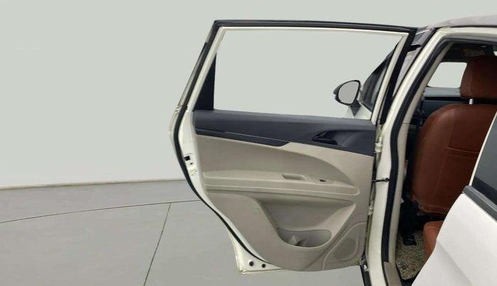 2023 Mahindra MARAZZO M2 8 STR, Diesel, Manual, 53,105 km, LHS Rear Door