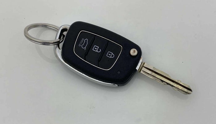 2015 Hyundai Elite i20 MAGNA 1.2, Petrol, Manual, 1,06,044 km, Key Close Up