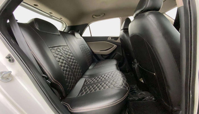 2015 Hyundai Elite i20 MAGNA 1.2, Petrol, Manual, 1,06,044 km, Right Side Rear Door Cabin