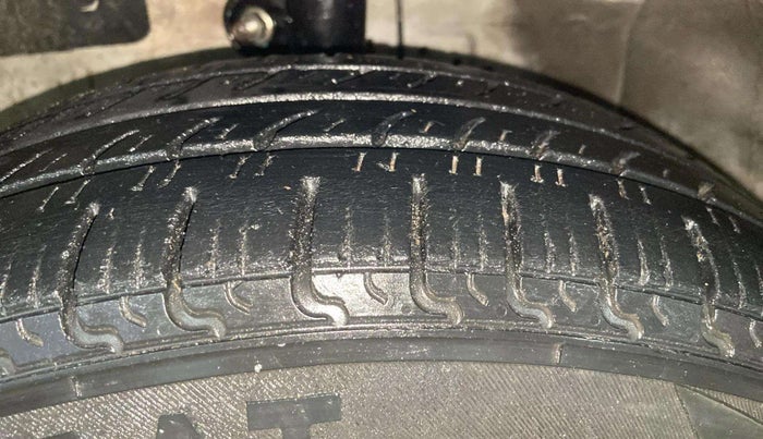 2018 Honda Amaze 1.2L I-VTEC S OPT, CNG, Manual, 99,882 km, Left Front Tyre Tread