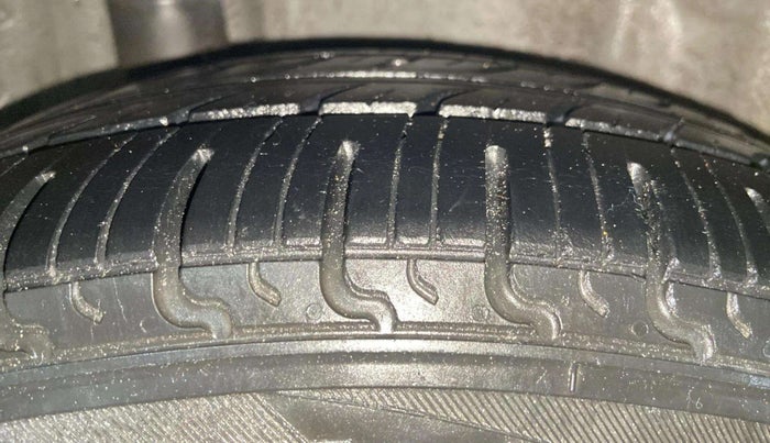 2018 Honda Amaze 1.2L I-VTEC S OPT, CNG, Manual, 99,882 km, Right Rear Tyre Tread