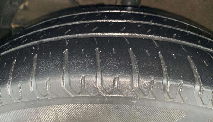 2022 Maruti Ertiga ZXI AT SHVS, Petrol, Automatic, 70,072 km, Left Front Tyre Tread