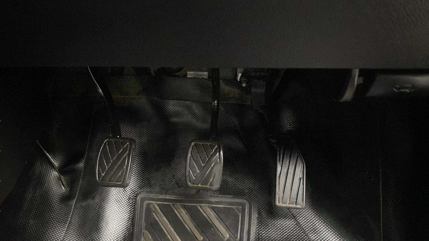 2020 Maruti Swift VXI, Petrol, Manual, 34,385 km, Pedals
