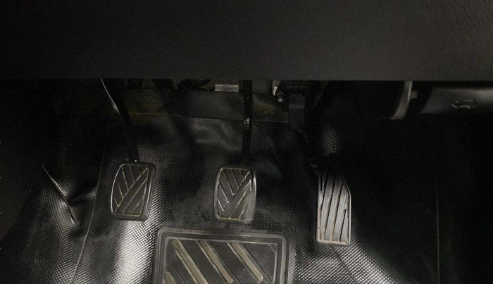 2020 Maruti Swift VXI, Petrol, Manual, 34,385 km, Pedals