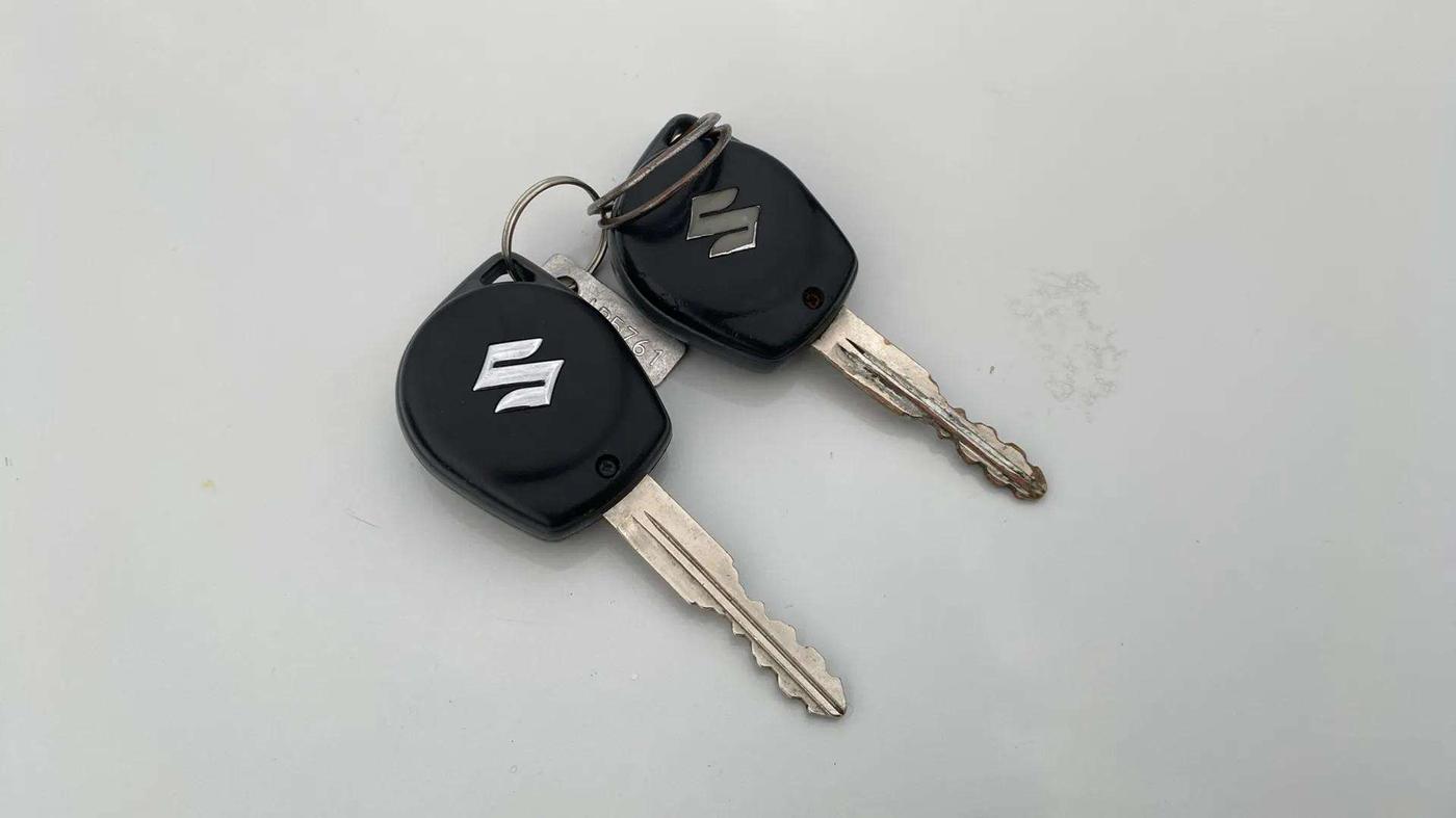 2020 Maruti Swift VXI, Petrol, Manual, 34,385 km, Key Close Up