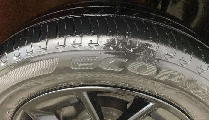 2017 Maruti IGNIS ZETA 1.2 AMT DUAL TONE, Petrol, Automatic, 32,091 km, Right Front Tyre Tread
