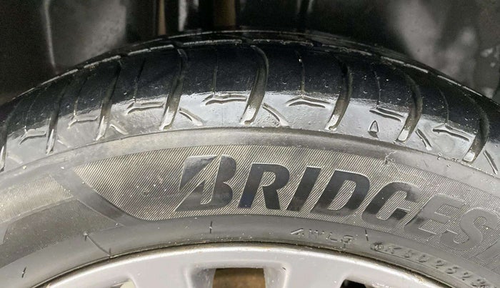 2017 Maruti Ciaz ALPHA 1.4 PETROL, Petrol, Manual, 1,31,521 km, Left Rear Tyre Tread
