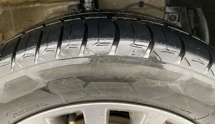 2017 Maruti Ciaz ALPHA 1.4 PETROL, Petrol, Manual, 1,31,521 km, Left Front Tyre Tread