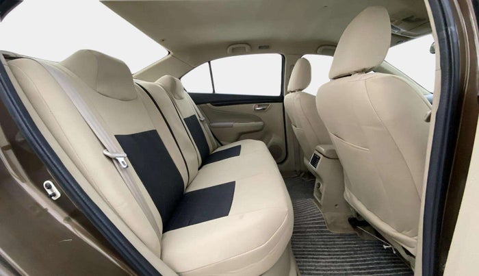 2017 Maruti Ciaz ALPHA 1.4 PETROL, Petrol, Manual, 1,31,521 km, Right Side Rear Door Cabin