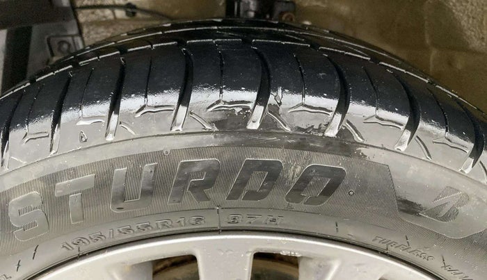 2017 Maruti Ciaz ALPHA 1.4 PETROL, Petrol, Manual, 1,31,521 km, Right Front Tyre Tread