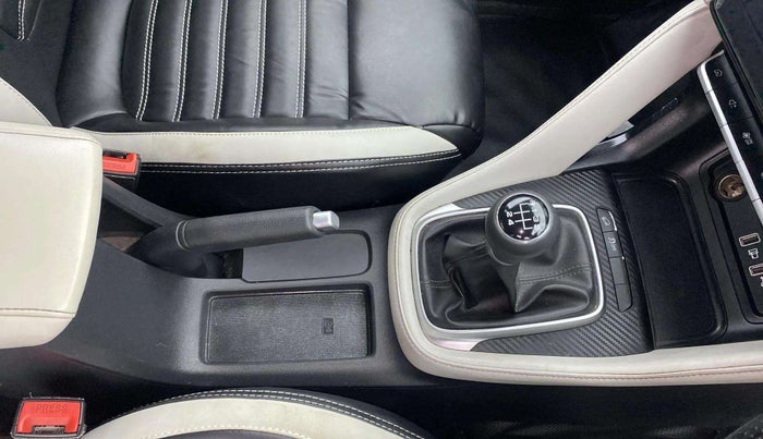 2023 MG ASTOR SUPER 1.5 MT, Petrol, Manual, 28,917 km, Gear Lever