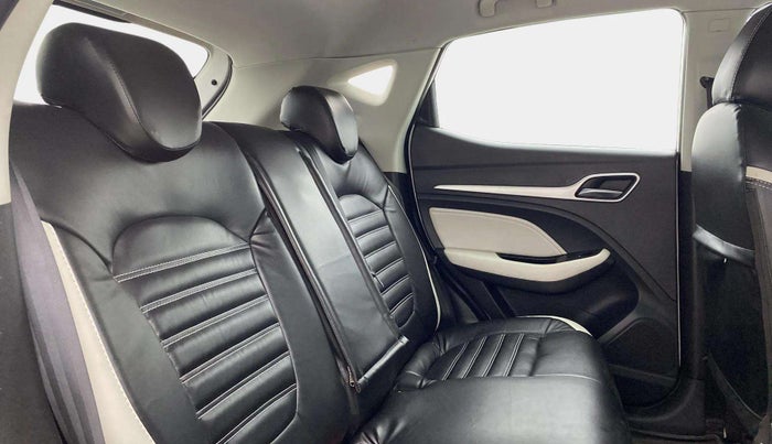 2023 MG ASTOR SUPER 1.5 MT, Petrol, Manual, 28,917 km, Right Side Rear Door Cabin