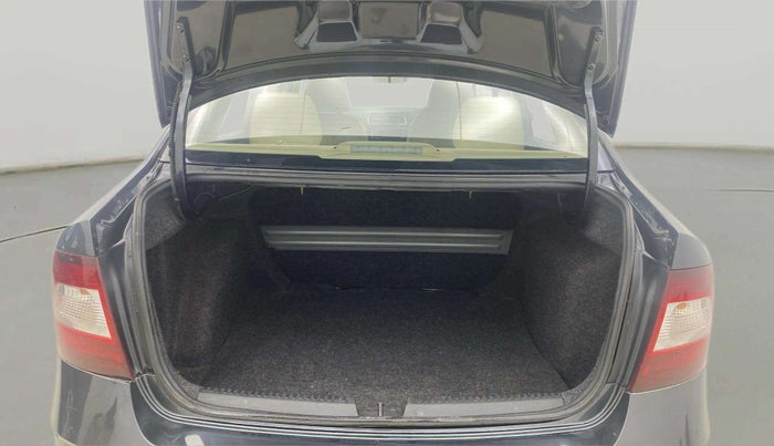 2018 Skoda Rapid STYLE 1.6 MPI, Petrol, Manual, 42,013 km, Boot Inside