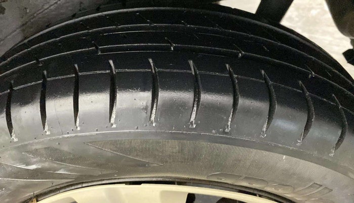 2015 Maruti Wagon R 1.0 VXI, Petrol, Manual, 58,144 km, Right Rear Tyre Tread
