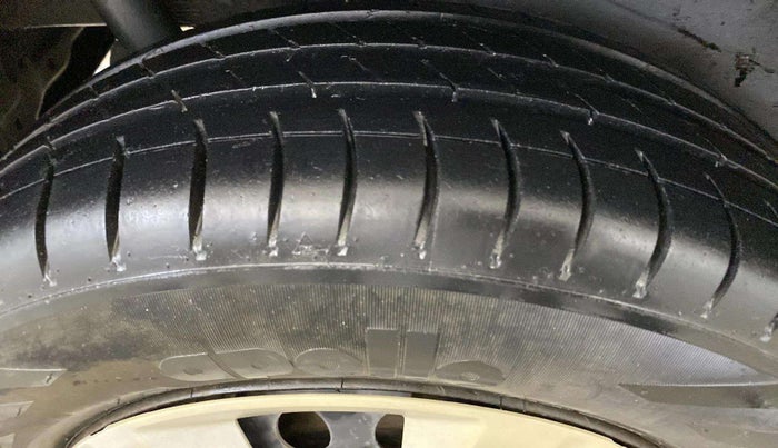 2015 Maruti Wagon R 1.0 VXI, Petrol, Manual, 58,144 km, Left Front Tyre Tread