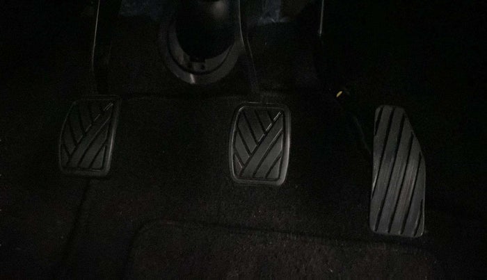 2015 Maruti Wagon R 1.0 VXI, Petrol, Manual, 58,144 km, Pedals