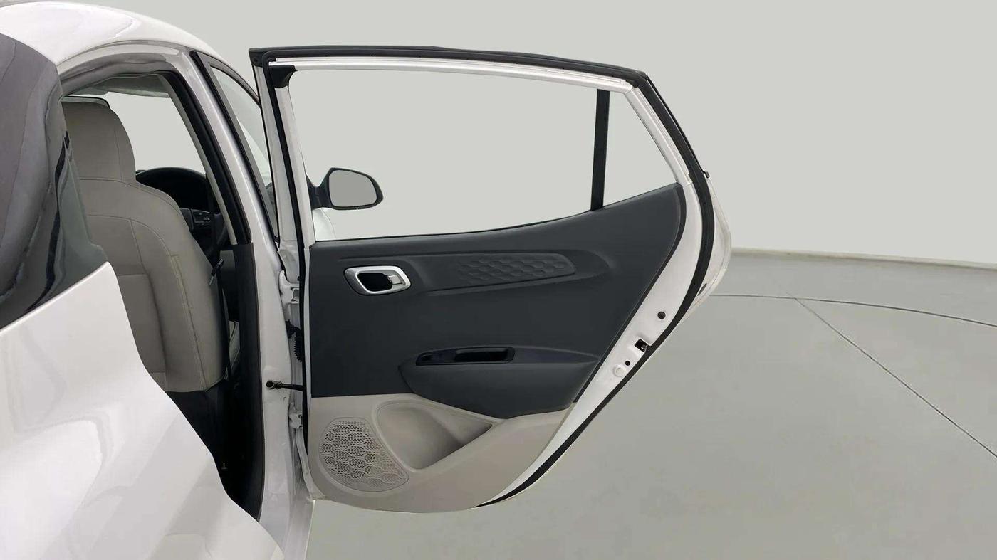 2024 Hyundai AURA SX 1.2 CNG, CNG, Manual, 15,591 km, RHS Rear Door