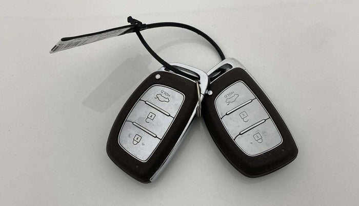 2024 Hyundai AURA SX 1.2 CNG, CNG, Manual, 15,492 km, Key Close Up