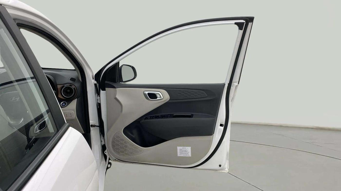 2024 Hyundai AURA SX 1.2 CNG, CNG, Manual, 15,591 km, RHS Front Door