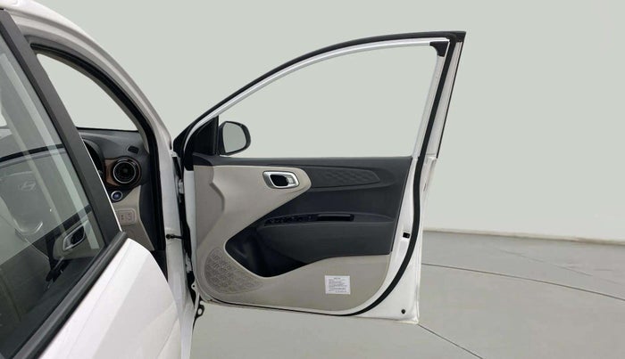 2024 Hyundai AURA SX 1.2 CNG, CNG, Manual, 15,492 km, RHS Front Door