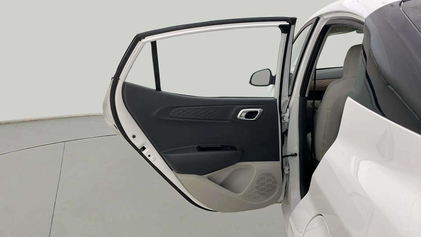2024 Hyundai AURA SX 1.2 CNG, CNG, Manual, 15,591 km, LHS Rear Door