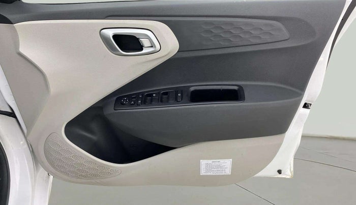 2024 Hyundai AURA SX 1.2 CNG, CNG, Manual, 15,492 km, Driver Side Door Panels Control