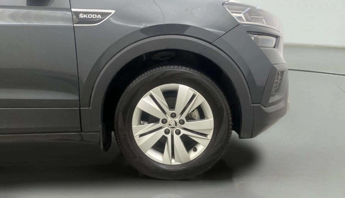 2023 Skoda KUSHAQ AMBITION 1.0L TSI MT, Petrol, Manual, 8,571 km, Right Front Wheel