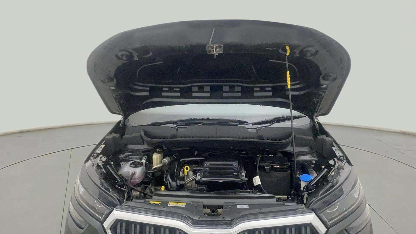 2023 Skoda KUSHAQ AMBITION 1.0L TSI MT, Petrol, Manual, 8,756 km, Open Bonet