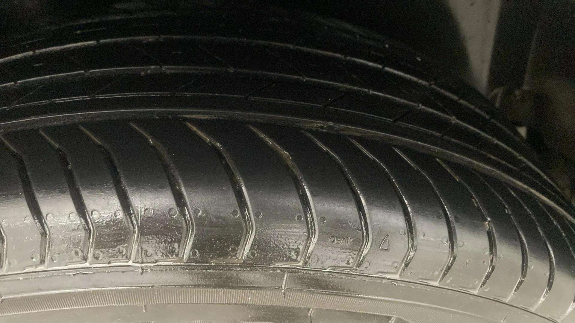 RHS-Rear-Tyre-Tread-19