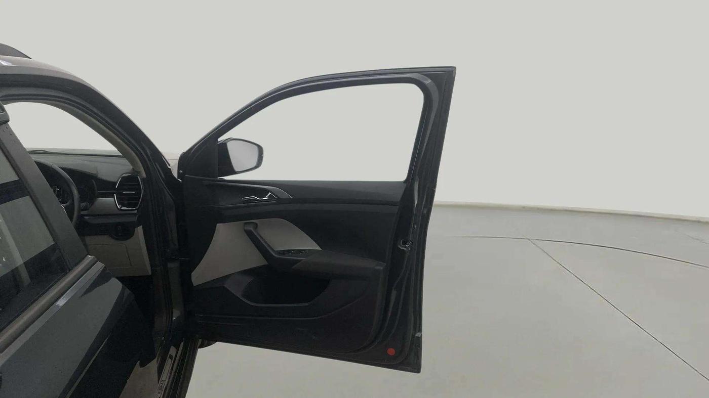 2023 Skoda KUSHAQ AMBITION 1.0L TSI MT, Petrol, Manual, 8,756 km, RHS Front Door