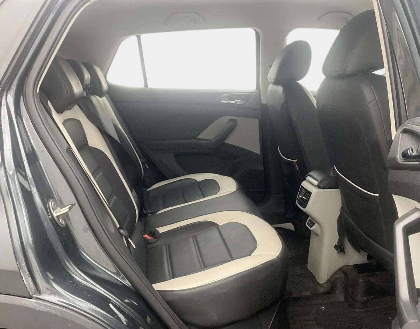 2023 Skoda KUSHAQ AMBITION 1.0L TSI MT, Petrol, Manual, 8,756 km, Right Side Rear Door Cabin