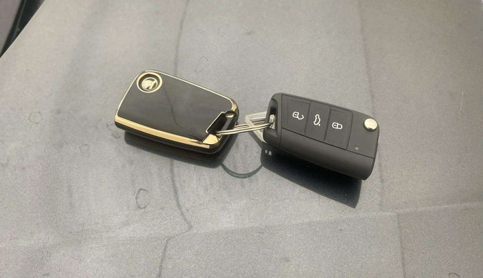 2023 Skoda KUSHAQ AMBITION 1.0L TSI MT, Petrol, Manual, 8,571 km, Key Close Up