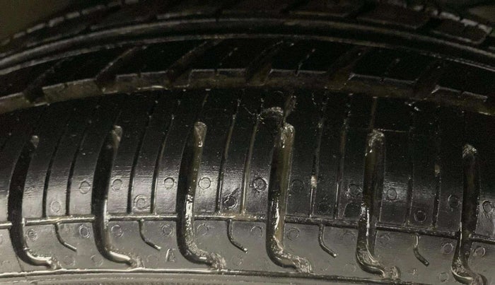 2017 Maruti Wagon R 1.0 VXI AMT, Petrol, Automatic, 26,129 km, Right Front Tyre Tread
