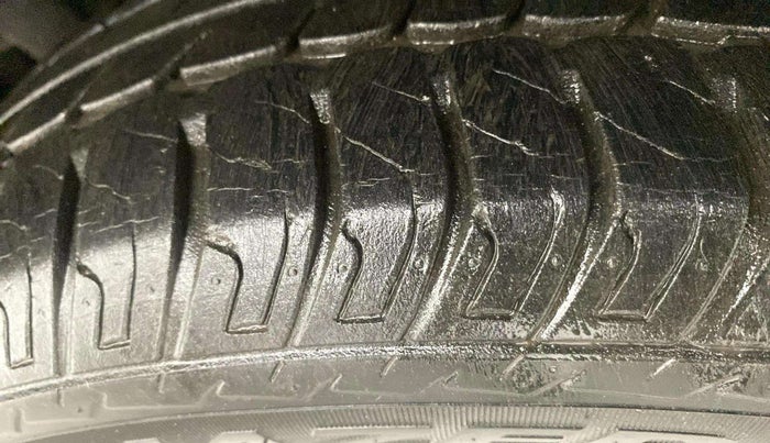 2017 Maruti Wagon R 1.0 VXI AMT, Petrol, Automatic, 26,129 km, Right Rear Tyre Tread