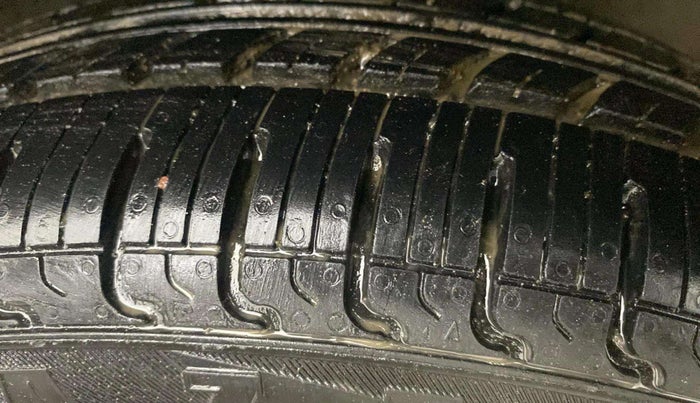 2017 Maruti Wagon R 1.0 VXI AMT, Petrol, Automatic, 26,129 km, Left Front Tyre Tread