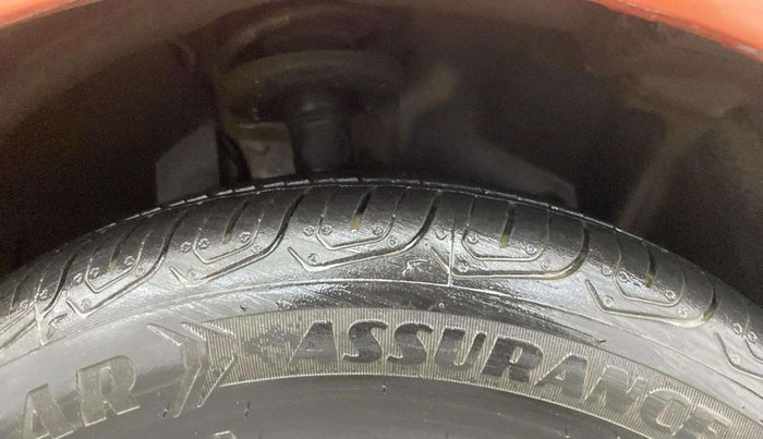 2015 Ford Ecosport TITANIUM 1.5L PETROL AT, CNG, Automatic, 84,751 km, Right Front Tyre Tread